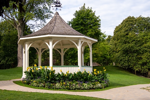 small-pavilion-under-a-tree-picture-id1343372806.jpg