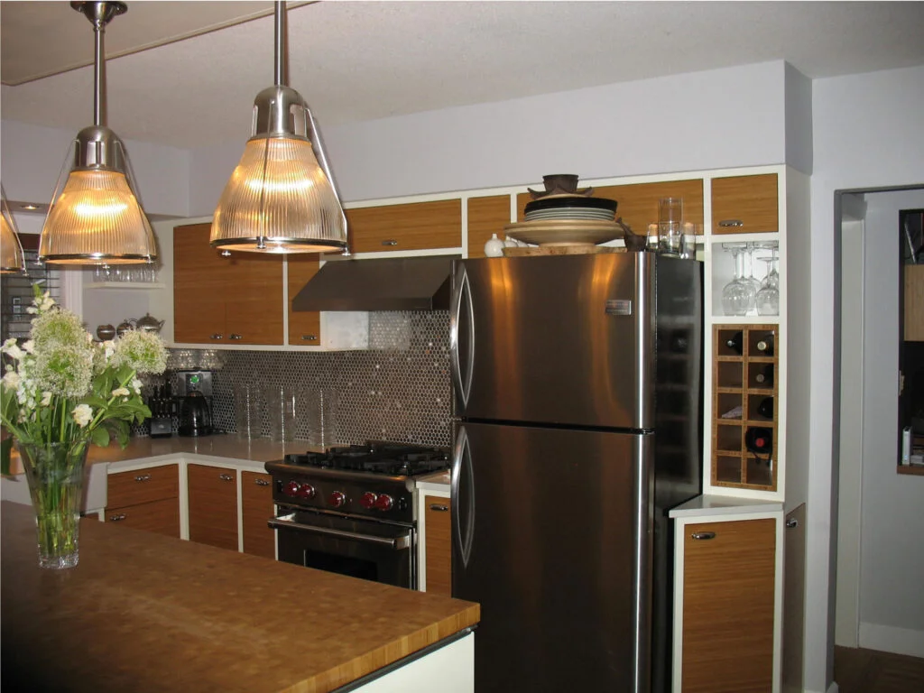 Modern kitchens renovation in Vancouver with custom cabinets and quartz countertops.
