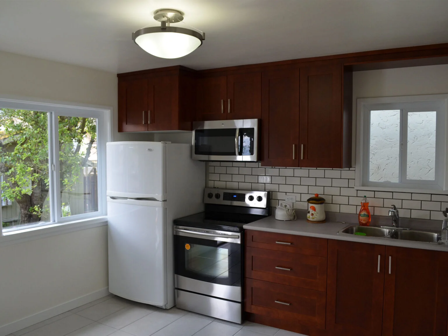 Professional kitchens replacement in Vancouver with modern finishes.